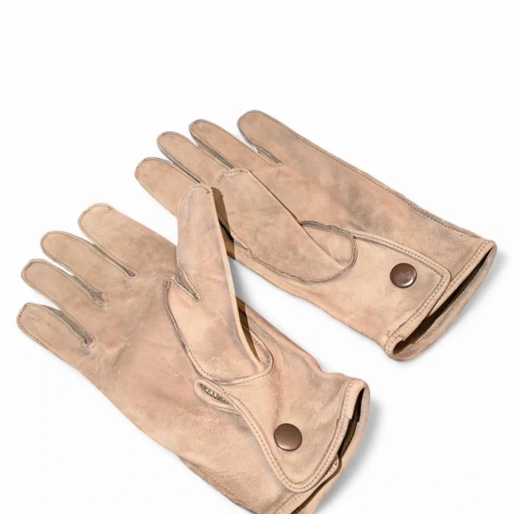 Vintage 1960s 1970s Lambskin Gloves Made in Czechoslovakia Women’s M 7.5 Button